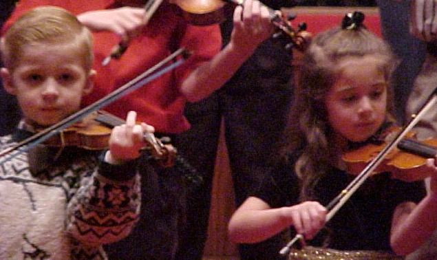 young violin students.jpg, 80318 bytes, 12/20/01